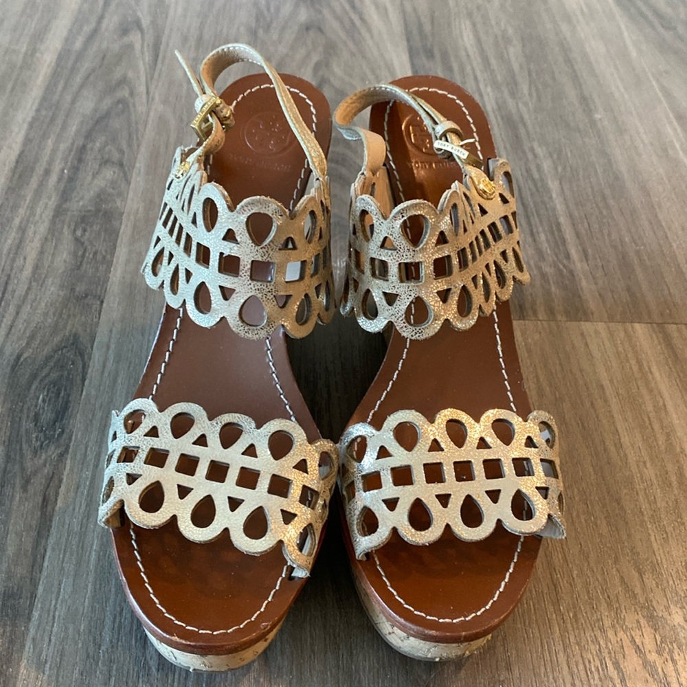 size 9 LIKE NEW, worn a few times! Gold /Cork wedge